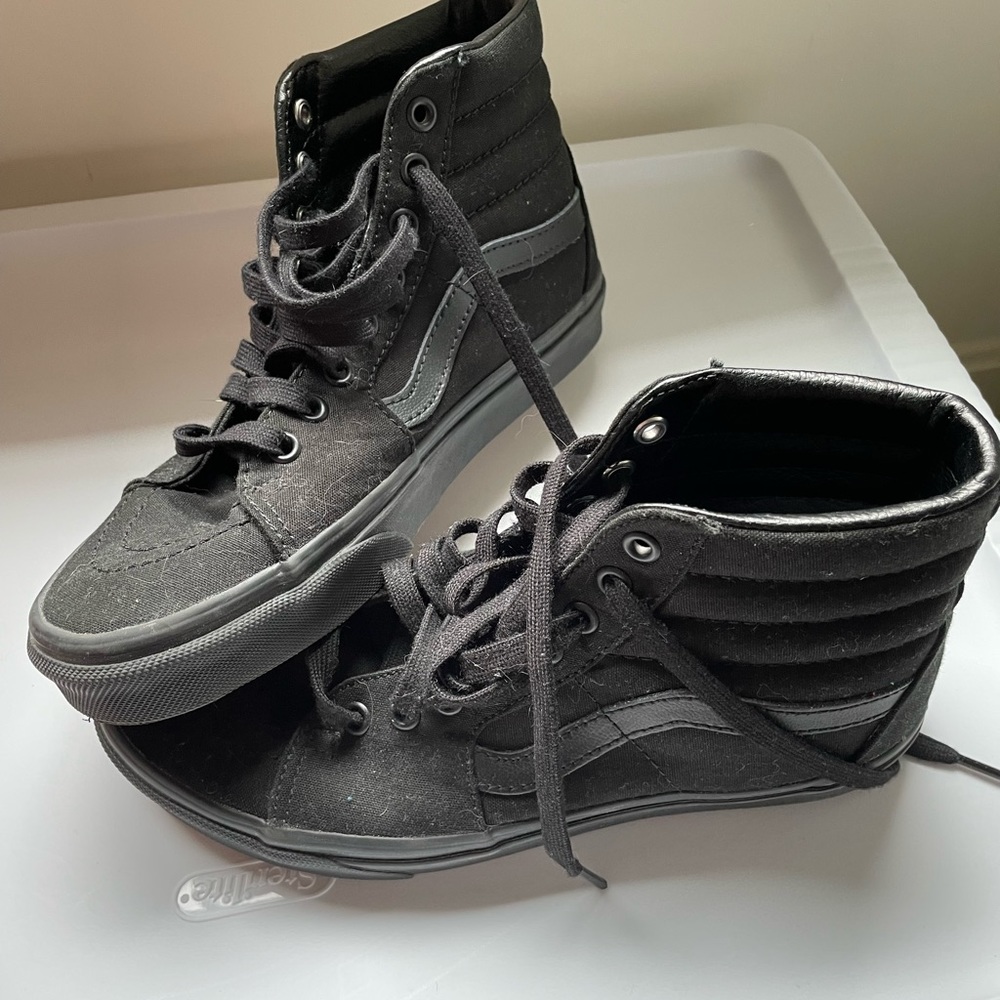 Vans SK8-HI black women’s size 8 high top sneakers